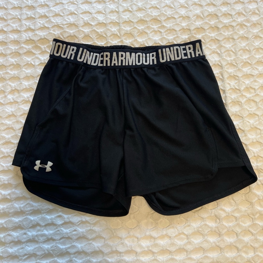 Under Armor Black Loose Fit Shorts w/ Pockets